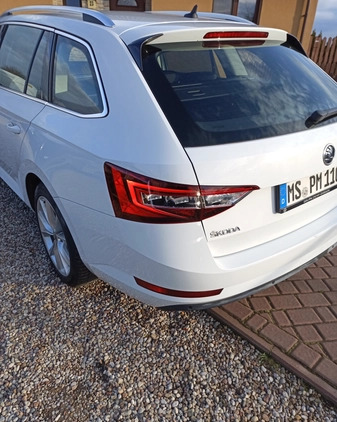 Skoda Superb cena 52000 przebieg: 256536, rok produkcji 2016 z Jaraczewo małe 211